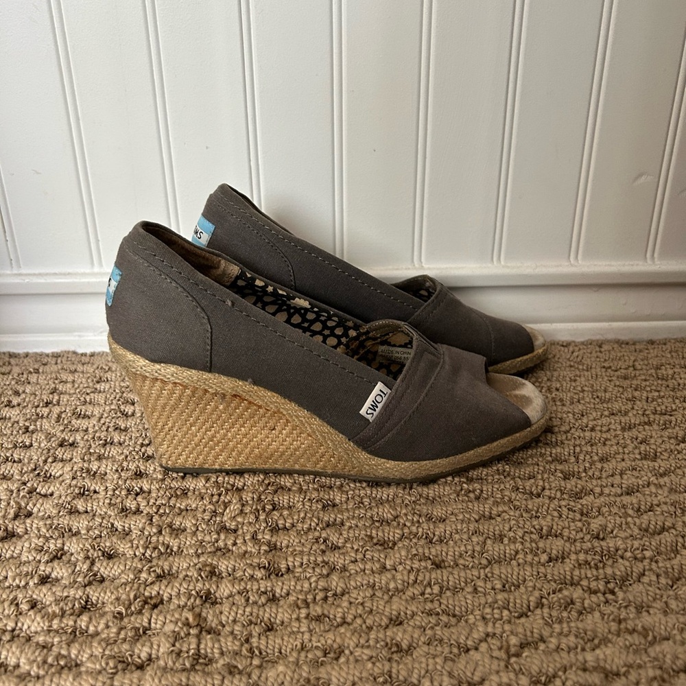 TOMS Gray Espadrille Wedges - Picture 2 of 4
